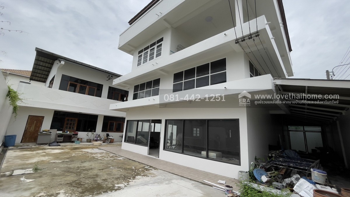 ขายบ้านเดี่ยว4ชั้น ย่านสนามบินน้ำ ซอยนนทบุรี26 พื้นที่128ตรว. ขายเพียงแค่12ล้าน เข้าซอยเพียงแค่200เมตรเท่านั้น เหมาะทำร้านอาหาร เพราะมีที่จอดรถเพียบ ขายถูกโคตรๆ ถ้าสนใจราคาพอลดได้อีกหน่อยค่ะ