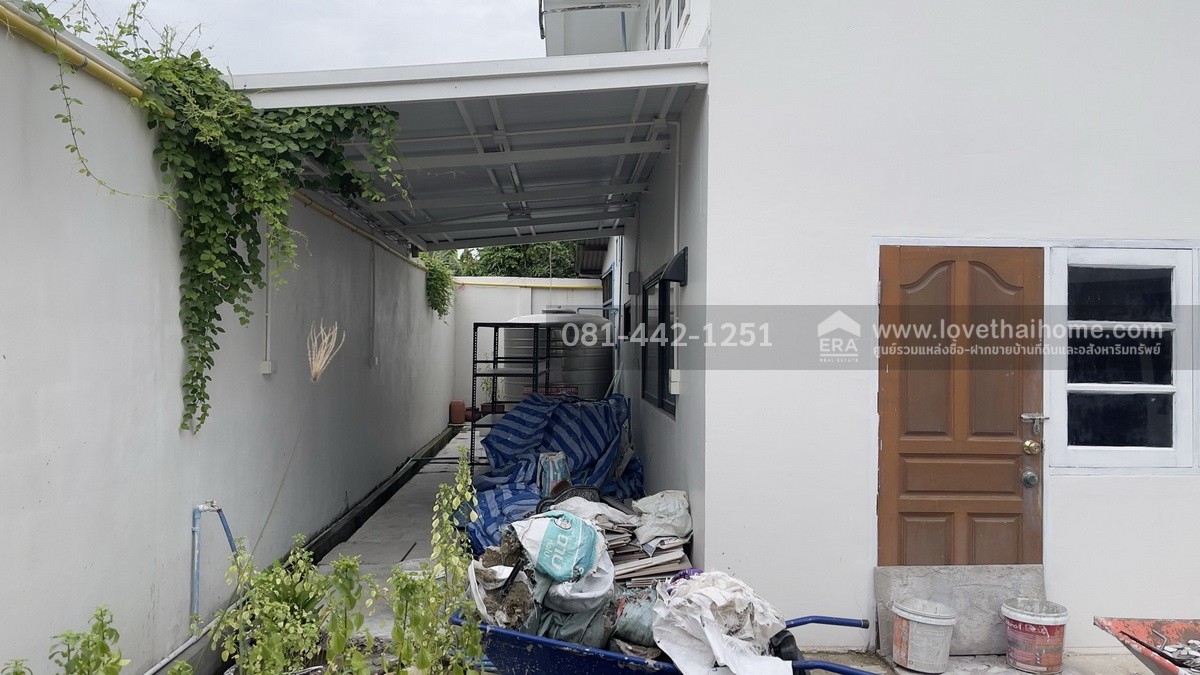 ขายบ้านเดี่ยว4ชั้น ย่านสนามบินน้ำ ซอยนนทบุรี26 พื้นที่128ตรว. ขายเพียงแค่12ล้าน เข้าซอยเพียงแค่200เมตรเท่านั้น เหมาะทำร้านอาหาร เพราะมีที่จอดรถเพียบ ขายถูกโคตรๆ ถ้าสนใจราคาพอลดได้อีกหน่อยค่ะ