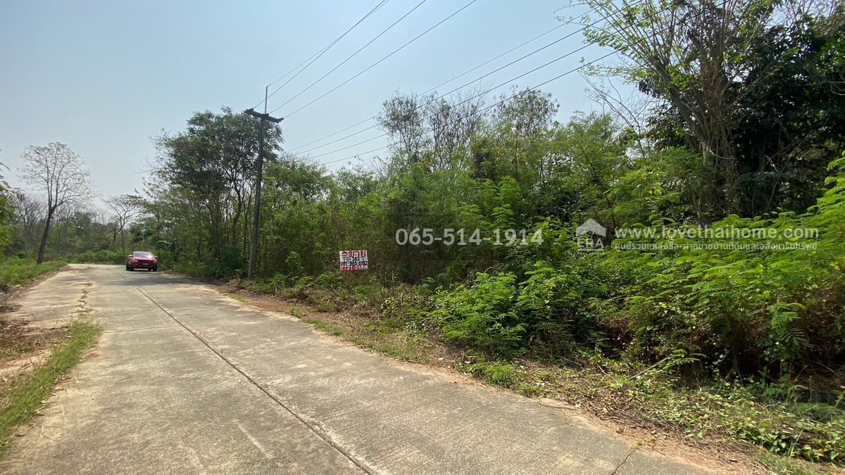 ขายที่ดิน หมู่บ้านทองธัชการ นครปฐม ขายถูกต่ำกว่าราคาประเมิน แปลงสวยติดบึง เนื้อที่ 383 ตรว. หน้ากว้าง 27 เมตร 57 เมตร หันหน้าไปทางทิศตะวันออกเฉียงเหนือ ขายเพียง 1.8 ล้านบาท