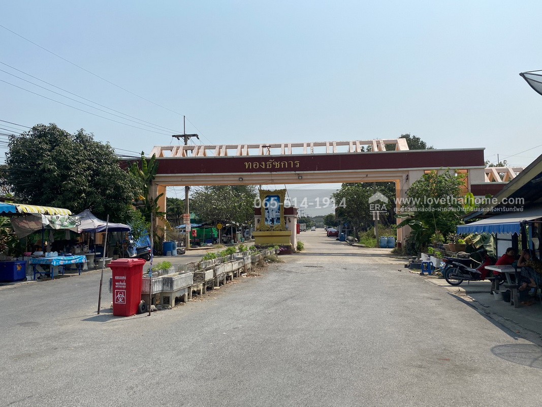 ขายที่ดิน หมู่บ้านทองธัชการ นครปฐม ขายถูกต่ำกว่าราคาประเมิน แปลงสวยติดบึง เนื้อที่ 383 ตรว. หน้ากว้าง 27 เมตร 57 เมตร หันหน้าไปทางทิศตะวันออกเฉียงเหนือ ขายเพียง 1.8 ล้านบาท