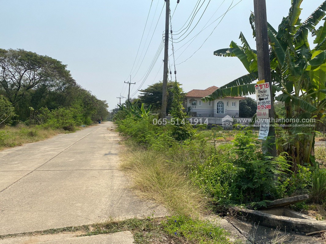 ขายที่ดิน หมู่บ้านทองธัชการ นครปฐม ขายถูกต่ำกว่าราคาประเมิน แปลงสวยติดบึง เนื้อที่ 383 ตรว. หน้ากว้าง 27 เมตร 57 เมตร หันหน้าไปทางทิศตะวันออกเฉียงเหนือ ขายเพียง 1.8 ล้านบาท