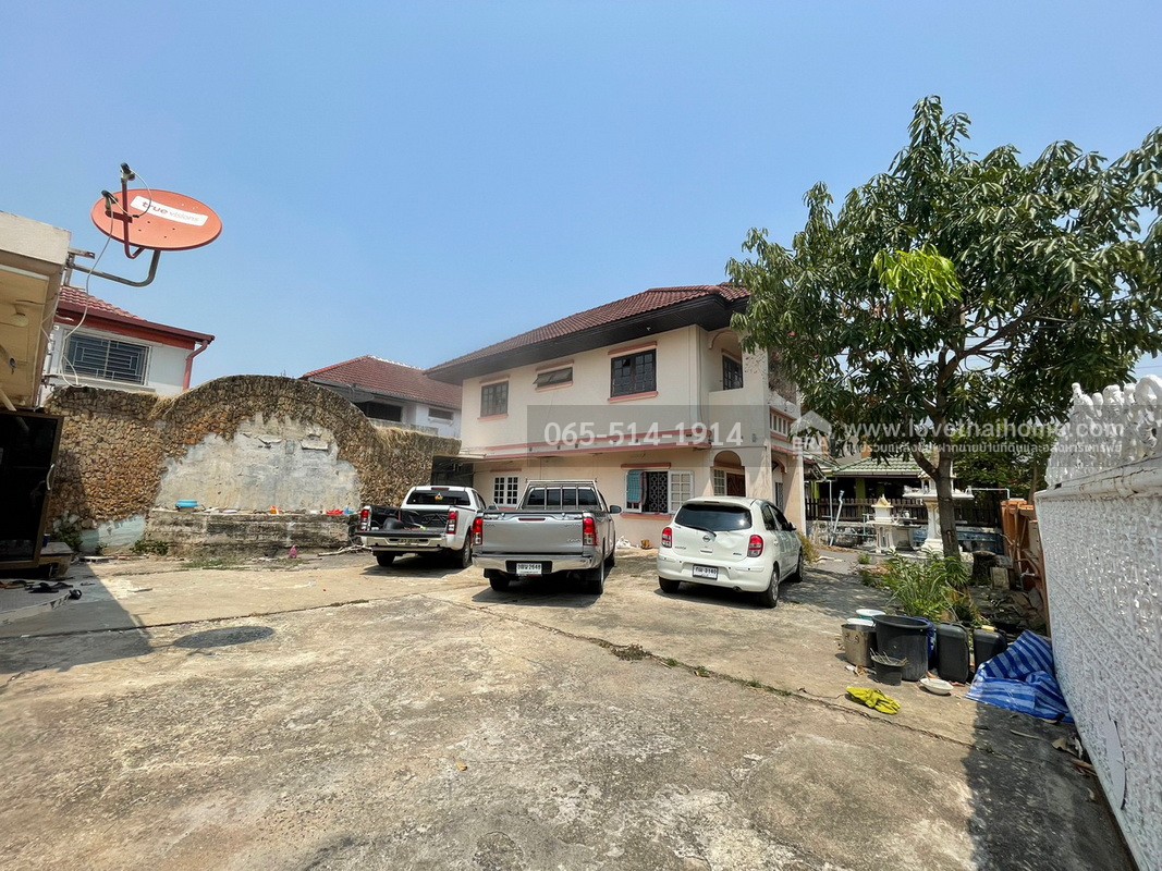 ขายด่วน บ้านเดี่ยว หมู่บ้านสินธร รังสิต ต.บางพูน ปทมุธานี ขายถูก ซื้อ 1 หลัง แถม 1 หลัง ลดราคาเหลือ 5.8 ล้านบาท เนื้อที่รวม 153 ตรว. พื้นที่ใช้สอยรวม 288 ตรม. ทำเลดี ใกล้สวนสาธารณะ บึง สระว่ายน้ำ หันหน้าไปทางทิศตะวันตกเฉียงใต้