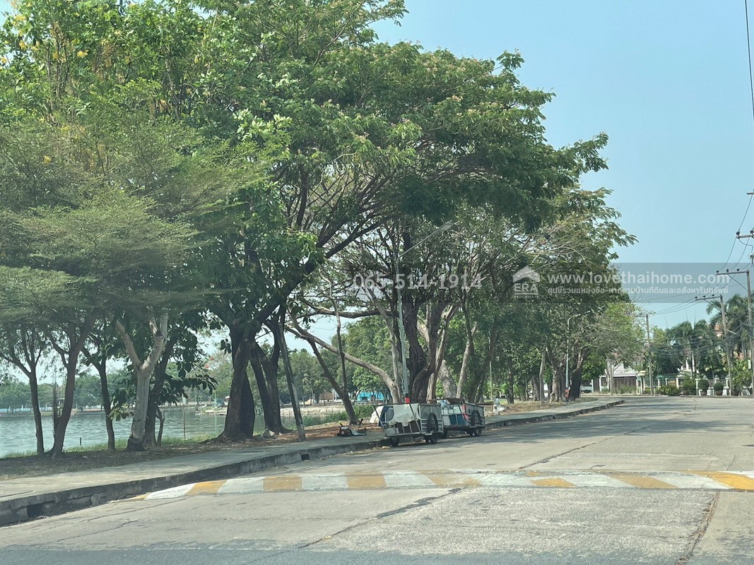 ขายด่วน บ้านเดี่ยว หมู่บ้านสินธร รังสิต ต.บางพูน ปทมุธานี ขายถูก ซื้อ 1 หลัง แถม 1 หลัง ลดราคาเหลือ 5.8 ล้านบาท เนื้อที่รวม 153 ตรว. พื้นที่ใช้สอยรวม 288 ตรม. ทำเลดี ใกล้สวนสาธารณะ บึง สระว่ายน้ำ หันหน้าไปทางทิศตะวันตกเฉียงใต้