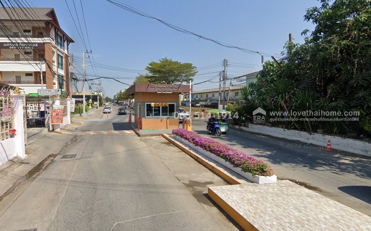 ขายด่วน บ้านเดี่ยว หมู่บ้านสินธร รังสิต ต.บางพูน ปทมุธานี ขายถูก ซื้อ 1 หลัง แถม 1 หลัง ลดราคาเหลือ 5.8 ล้านบาท เนื้อที่รวม 153 ตรว. พื้นที่ใช้สอยรวม 288 ตรม. ทำเลดี ใกล้สวนสาธารณะ บึง สระว่ายน้ำ หันหน้าไปทางทิศตะวันตกเฉียงใต้