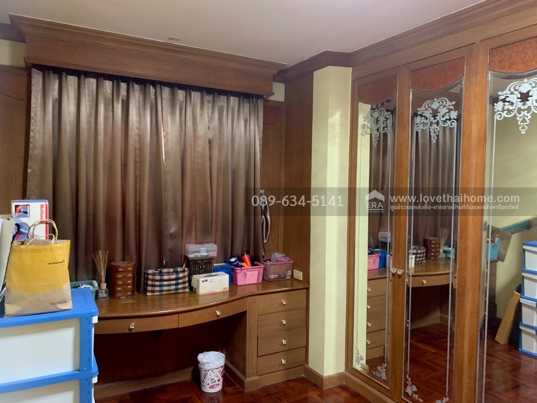 ขายบ้านเดี่ยว 2 ชั้น หมู่บ้านมัณฑนา ถนนศรีนครินทร์ เนื้อที่ 123.4 ตรว. บ้านสวยพร้อมเข้าอยู่ ห่างจากรถไฟฟ้า BTS สถานีศรีนครินทร์ ไม่เกิน 10 นาที บ้านพร้อมเฟอร์นิเจอร์ Built inไม้สัก ราคาถูกมากหาไม่ได้แล้ว