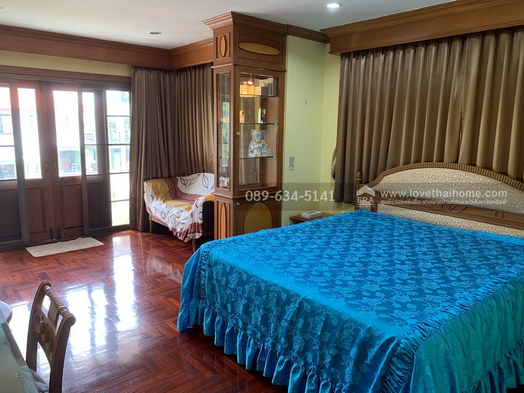 ขายบ้านเดี่ยว 2 ชั้น หมู่บ้านมัณฑนา ถนนศรีนครินทร์ เนื้อที่ 123.4 ตรว. บ้านสวยพร้อมเข้าอยู่ ห่างจากรถไฟฟ้า BTS สถานีศรีนครินทร์ ไม่เกิน 10 นาที บ้านพร้อมเฟอร์นิเจอร์ Built inไม้สัก ราคาถูกมากหาไม่ได้แล้ว