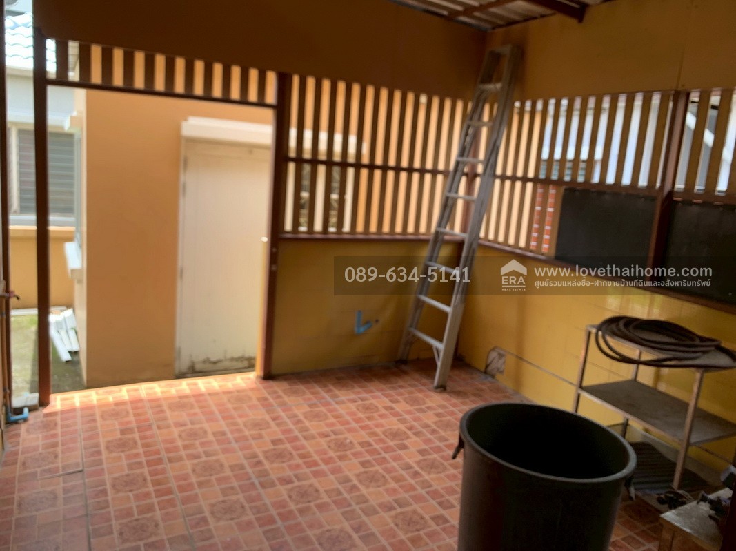 ขายบ้านเดี่ยว 2 ชั้น หมู่บ้านมัณฑนา ถนนศรีนครินทร์ เนื้อที่ 123.4 ตรว. บ้านสวยพร้อมเข้าอยู่ ห่างจากรถไฟฟ้า BTS สถานีศรีนครินทร์ ไม่เกิน 10 นาที บ้านพร้อมเฟอร์นิเจอร์ Built inไม้สัก ราคาถูกมากหาไม่ได้แล้ว