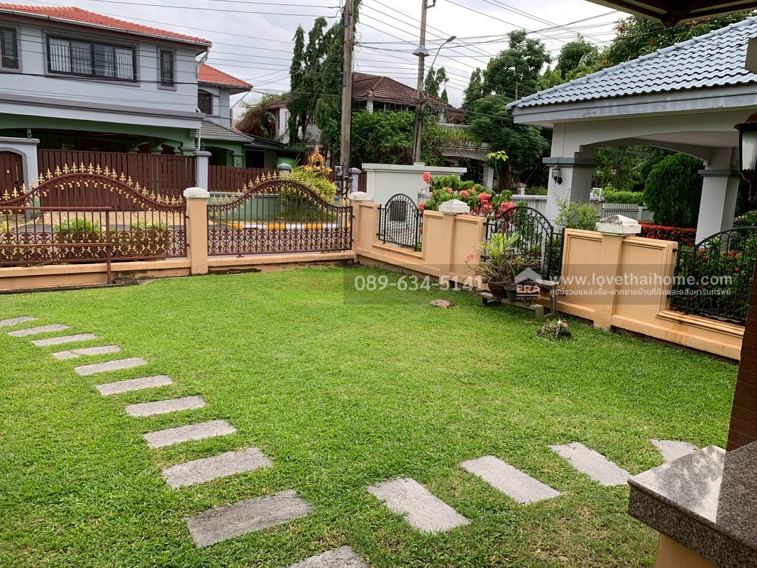 ขายบ้านเดี่ยว 2 ชั้น หมู่บ้านมัณฑนา ถนนศรีนครินทร์ เนื้อที่ 123.4 ตรว. บ้านสวยพร้อมเข้าอยู่ ห่างจากรถไฟฟ้า BTS สถานีศรีนครินทร์ ไม่เกิน 10 นาที บ้านพร้อมเฟอร์นิเจอร์ Built inไม้สัก ราคาถูกมากหาไม่ได้แล้ว