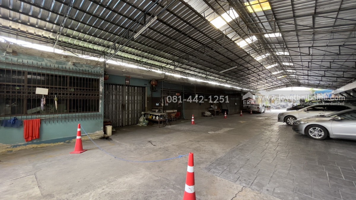 ขายตึกแถว3.5ชั้นถนนรางน้ำ ซอยร่วมจิต มี11คูหา พื้นที่ 146.5 ตรว. ขายเพียงแค่ห้องละ 7.5 ล้านเท่านั้น เข้าซอยร่วมจิตเพียงแค่80เมตรเท่านั้น หาราคาถูกขนาดนี้ในย่านนี้ไม่มีอีกแล้ว ต้องซื้อแบบด่วนๆ