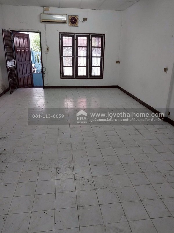 ขายทาวน์เฮ้าส์ 2 ชั้น ซอยนวมินทร์50 หมู่บ้านสินธนา พื้นที่ 18 ตรว. ขายต่ำกว่าราคาประเมิน จากถนนนวมินทร์ 200 เมตร