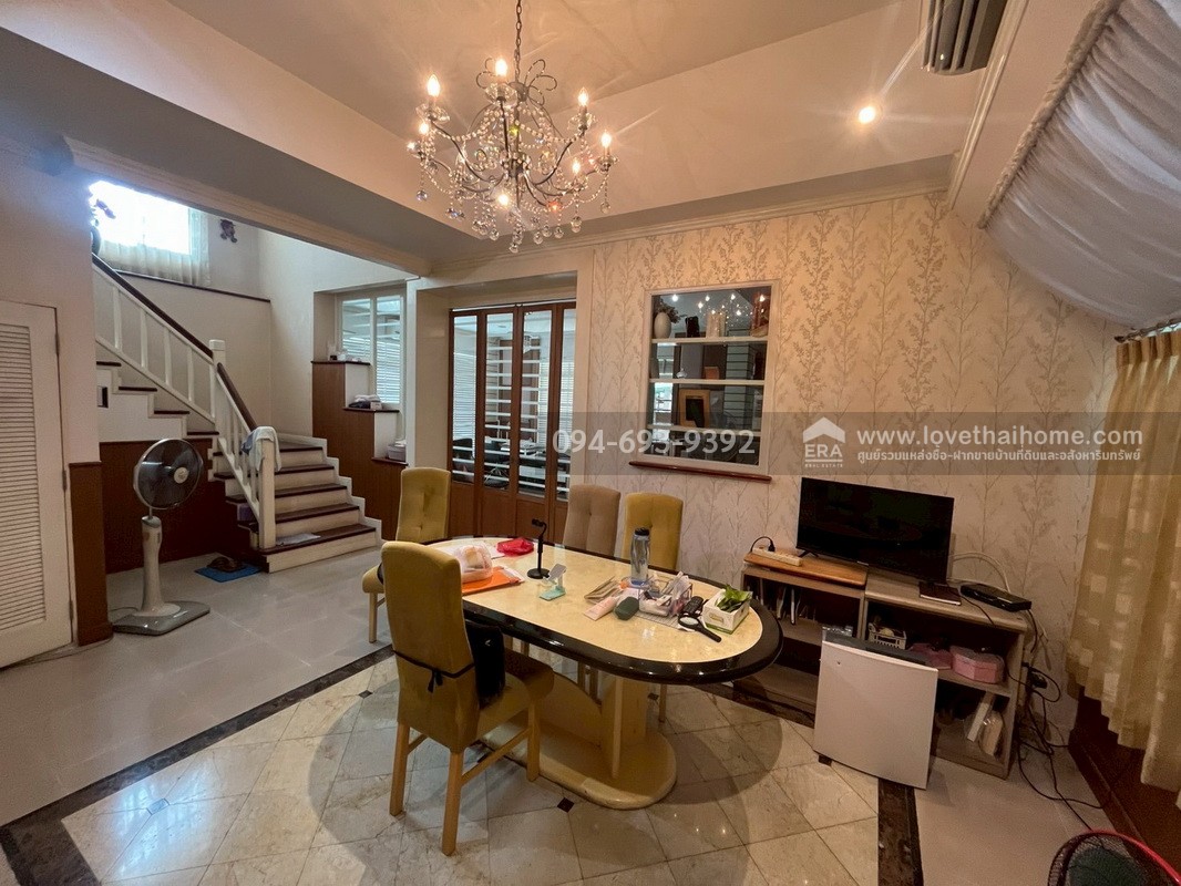 ขายบ้านเดี่ยว 2 ชั้น หมู่บ้านมัณฑนา อ่อนนุช-วงแหวน ถนนสุขาภิบาล2 ซอย25 พื้นที่ 106.4 ตรว. บ้านหรู สวย บรรยากาศเงีย เหมาะพักผ่อน อากาศดีมากๆ พร้อมอยู่ หิ้วกระเป๋ามาอยู่ได้เลย ตกแต่งใหม่พร้อมเฟอร์นิเจอร์ครบเซ็ต