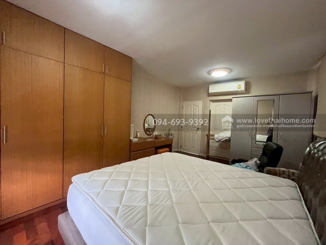 ขายบ้านเดี่ยว 2 ชั้น หมู่บ้านมัณฑนา อ่อนนุช-วงแหวน ถนนสุขาภิบาล2 ซอย25 พื้นที่ 106.4 ตรว. บ้านหรู สวย บรรยากาศเงีย เหมาะพักผ่อน อากาศดีมากๆ พร้อมอยู่ หิ้วกระเป๋ามาอยู่ได้เลย ตกแต่งใหม่พร้อมเฟอร์นิเจอร์ครบเซ็ต