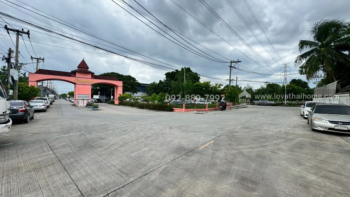 ขายทาวน์เฮ้าส์ หมู่บ้านหรรษา เพชรเกษม93 ซอยเพชรเกษม93 พื้นที่ 32.6 ตรว. ราคาถูกสุดในโครงการ ใกล้แม็คโคร อ้อมน้อย