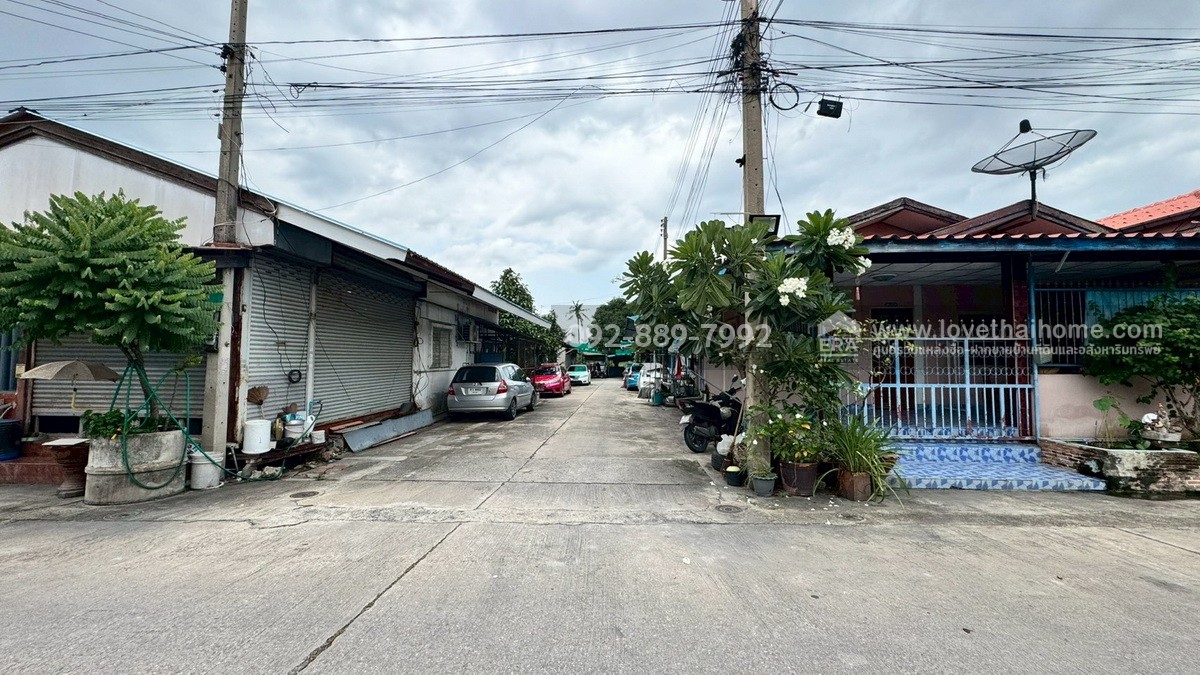 ขายทาวน์เฮ้าส์ หมู่บ้านหรรษา เพชรเกษม93 ซอยเพชรเกษม93 พื้นที่ 32.6 ตรว. ราคาถูกสุดในโครงการ ใกล้แม็คโคร อ้อมน้อย