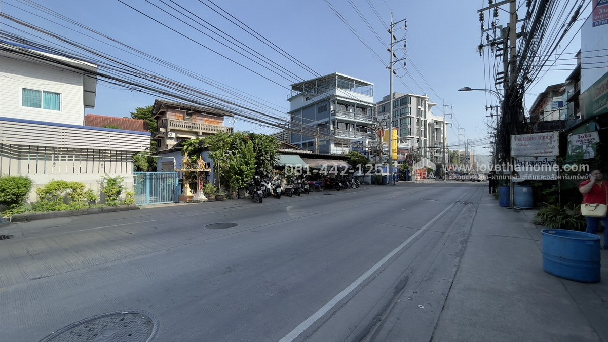 ขายที่ดิน ติดถนนใหญ่ทางรถไฟสายเก่าปากน้ำ ทำเลค้าขาย ย่านสำโรง แปลงมุม พื้นที่ 122.5 ตรว. ขาย 14.9 ล้านบาท ใกล้ทั้ง อิมพีเรียล เวิลด์ สำโรง และ BTS สถานีสำโรง