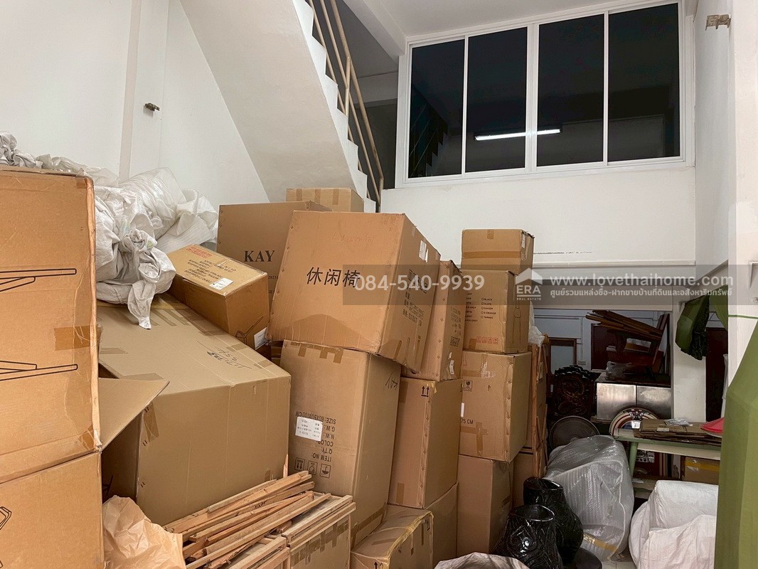 โอกาสทอง! ขายตึกแถว 3.5 ชั้น ซอยนวมินทร์105 (หมู่บ้านสามัคคี) ทำเลเยี่ยมใจกลางเมืองย่านนวมินทร์ สภาพดี พื้นที่ 28 ตรว. เหมาะสำหรับทำธุรกิจและพักอาศัยเอง เดินทางสะดวก ใกล้แหล่งชุมชน