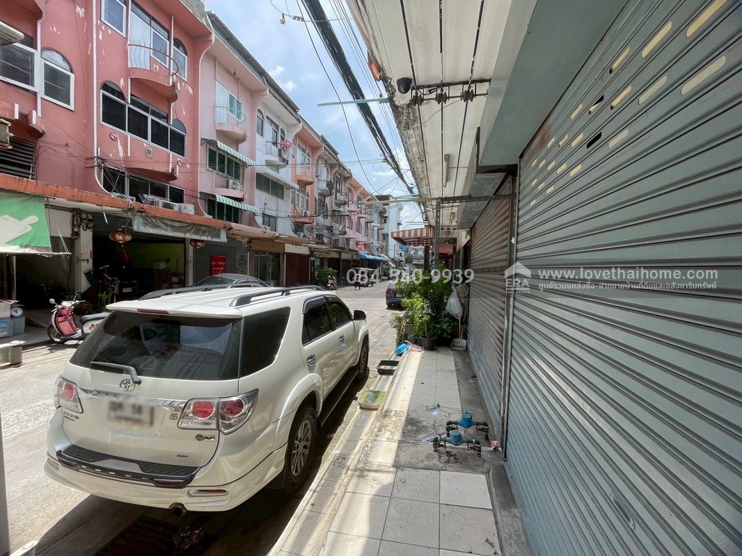 โอกาสทอง! ขายตึกแถว 3.5 ชั้น ซอยนวมินทร์105 (หมู่บ้านสามัคคี) ทำเลเยี่ยมใจกลางเมืองย่านนวมินทร์ สภาพดี พื้นที่ 28 ตรว. เหมาะสำหรับทำธุรกิจและพักอาศัยเอง เดินทางสะดวก ใกล้แหล่งชุมชน