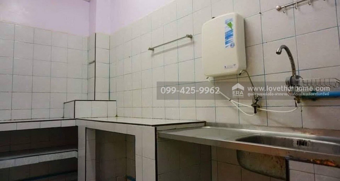 ขายทาวน์เฮ้าส์ ซ.ลาดพร้าว 101 แยก 34 หมู่บ้านชวนชม ใกล้รถไฟฟ้าสถานีลาดพร้าว 101 บ้าน 23.8 ตร.วา ต่อเติมตัวบ้าน เข้า-ออกหลายทาง: ถ.นวมินทร์, ถ.โพธิ์แก้ว,ถ.รามคำแหง