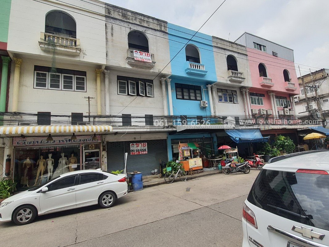 ขายตึกแถว 3 ชั้น หมู่บ้านรินทร์ทอง ลำลูกกา-คลอง 2 ปทุมธานี พื้นที่ 20 ตร.วา ติดถนนเมน ทำเลค้าขายได้