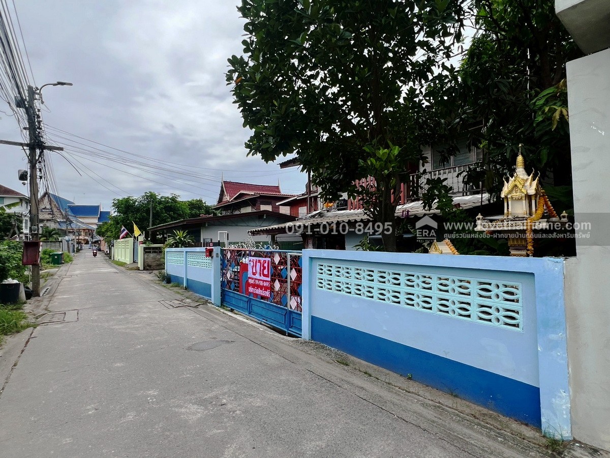 ขายที่ดินแถมบ้าน ถ.พหลโยธิน 52 ทะลุ ถ.เทพรักษ์ได้ พื้นที่ 65.6 ตร.วา หมู่บ้านชุมชนสุขฤดี ตั้งอยู่หลังวัดหนองผักชี ใกล้รถไฟฟ้า BTS สายสีเขียว (สถานีสะพานใหม่-สายหยุด)