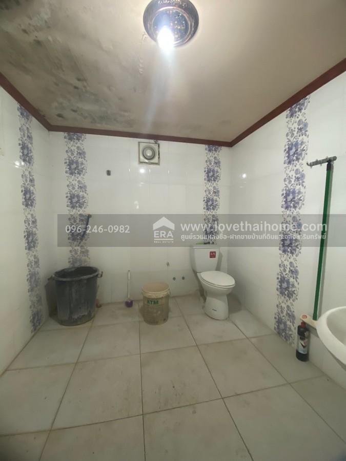 ขายที่ดินแถมบ้าน 2 หลัง พิงเขาสวย ต.ดอนคา อ.อู่ทอง จ.สุพรรณบุรี พื้นที่ 242 ตรว. บรรยากาศดี ร่มรื่น ลมพัดเย็นตลอด วิวภูเขาและทุ่งนา