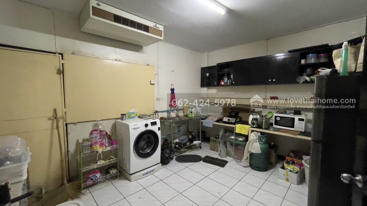 ขายทาวน์เฮ้าส์ 3 ชั้น ซอยลาดพร้าว113 ราคาถูก ย่านบางกะปิ พื้นที่ 22 ตรว. ใกล้รถไฟฟ้าสายสีเหลือง สถานีบางกะปิ เพียง 250 เมตร