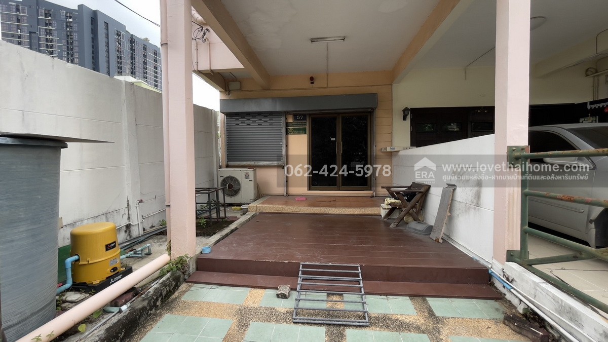 ขายทาวน์เฮ้าส์ 3 ชั้น ซอยลาดพร้าว113 ราคาถูก ย่านบางกะปิ พื้นที่ 22 ตรว. ใกล้รถไฟฟ้าสายสีเหลือง สถานีบางกะปิ เพียง 250 เมตร