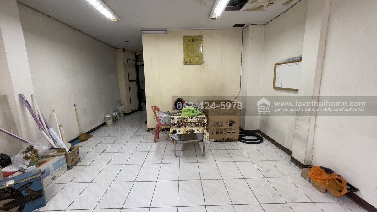 ขายทาวน์เฮ้าส์ 3 ชั้น ซอยลาดพร้าว113 ราคาถูก ย่านบางกะปิ พื้นที่ 22 ตรว. ใกล้รถไฟฟ้าสายสีเหลือง สถานีบางกะปิ เพียง 250 เมตร