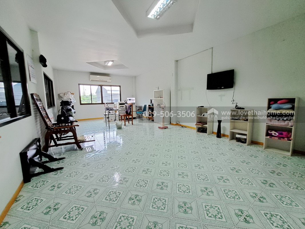 ขายโกดังพร้อมสำนักงาน คลอง11 ธัญบุรี ถ.รังสิต-นครนายก ขนาด 70 ตารางวา โกดังพร้อมสำนักงาน และมีห้องพักคนงาน