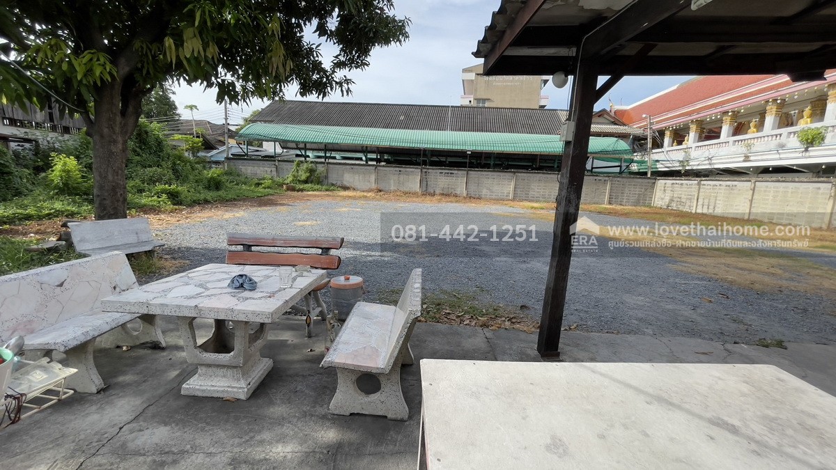 ขายที่ดินซอยลาดพร้าว-วังหิน23  พื้นที่ 291 ตรว.ขายเพียง35ล้าน หรือให้เช่า 150,000 บาท/เดือน ทำเลค้าขายสุดยอด ตรงข้ามวัดลาดพร้าว เหมาะทำมินิมาร์ท ร้านอาหาร ใครอยากค้าขายบอกได้เลยว่าแปลงนี้ใช่เลย 