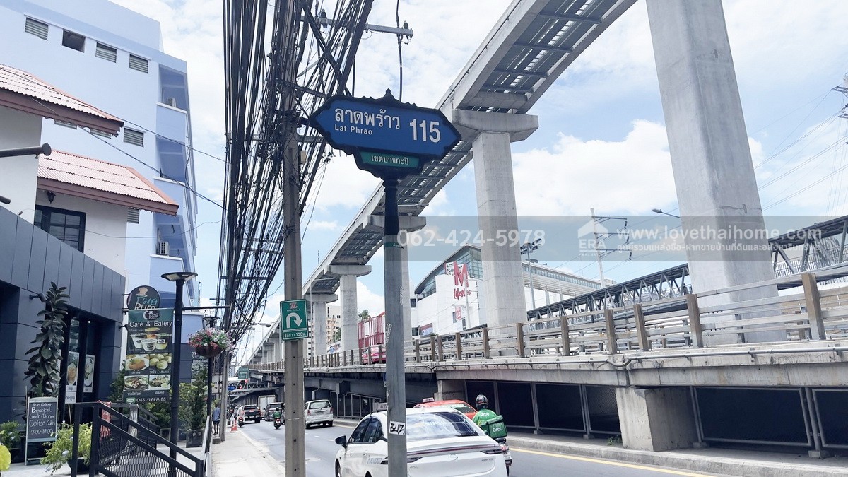 ขายบ้านเดี่ยว ซอยลาดพร้าว115 หมู่บ้านศานตินิเวศน์ หลังมุม พื้นที่ 79 ตรว. ใกล้รถไฟฟ้าสายสีเหลือง สถานีบางกะปิ