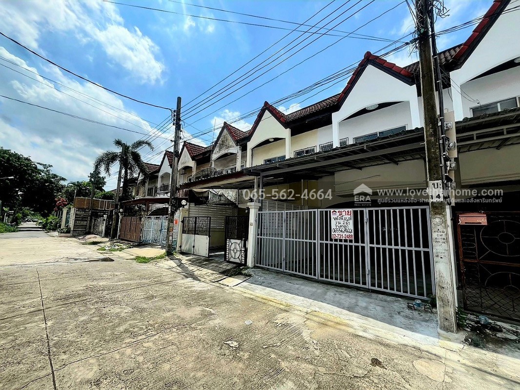 ขายทาวน์เฮ้าส์ 2 ชั้น หมู่บ้านโมราวรรณ2 อ่อนนุช66 แยก19 พื้นที่ 22.2 ตรว. พร้อมอยู่ ใกล้ซีคอนสแควร์