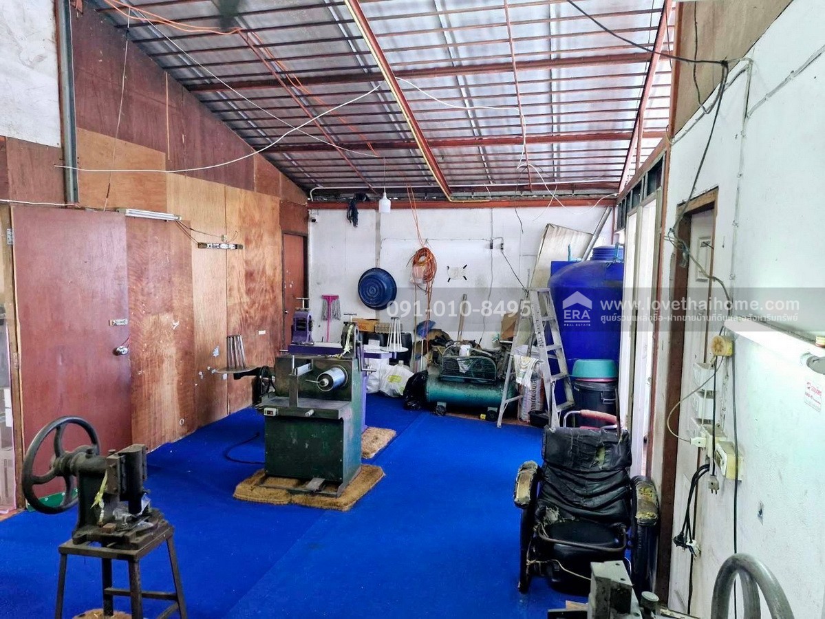 ขายตึกแถว ติดถนนปทุมธานี–กรุงเทพฯ สูง 4.5 ชั้น 2 คูหาติดกัน 45 ตร.วา ทำเลค้าขาย ต้องรีโนเวทใหม่ (เดิมเคยเปิดเป็นธุรกิจร้านทอง)
