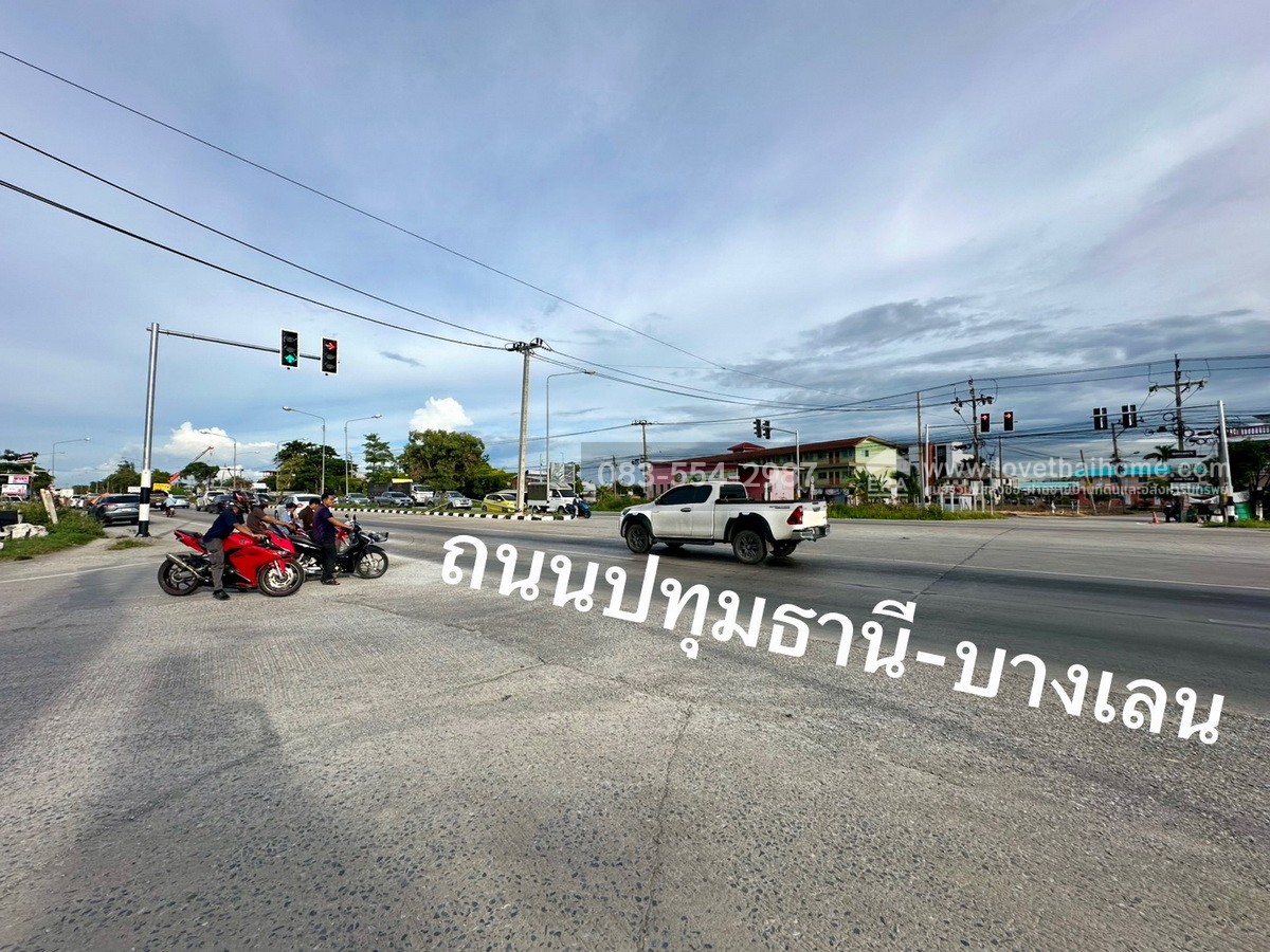 ขายที่ดินซอยเงินวัฒนะ ไทรน้อย พื้นที่ 300 ตร.วา (30x40 ม.) แปลงอื่นๆในย่านนี้ขายกันเกือบหมื่นบาทต่อตารางวา แต่เราขายเพียงแค่4,400บาท/ตารางวาเท่าน้้น ถูกกว่านี้ไม่มีอีกแล้วค่ะ