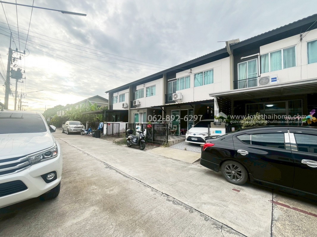 ขายทาวน์เฮ้าส์ 2 ชั้น หมู่บ้านพฤกษา รังสิต-คลอง4 ทำเลดี ขนาด 17.4 ตรว. บ้านสวยสภาพดี ขายเพียง 1.45 ล้านบาท ขายถูกกว่าราคาตลาด คุ้มค่าแบบนี้ห้ามพลาด สนใจโทร.062-892-6297