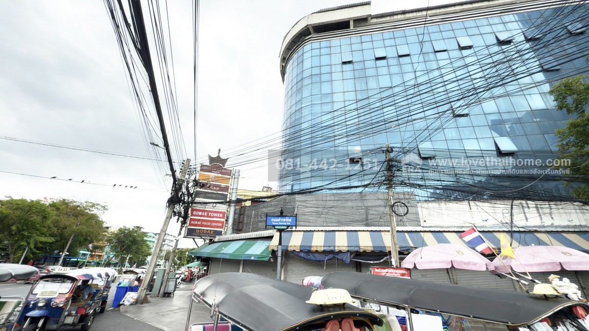 ขายตึกแถว4.5ชั้นติดถนนดำรงรักษ์ ย่านหลานหลวง โบ๊เบ๊ทาวเวอร์ พื้นที่50ตรว.อยากขายแบบด่วน! ปรับราคาขายลงมาเหลือเพียงแค่22ล้านเท่านั้น ในย่านนี้หาราคาขายถูกกว่านี้ รับประกันเลยว่าไม่มีอย่างแน่นอน