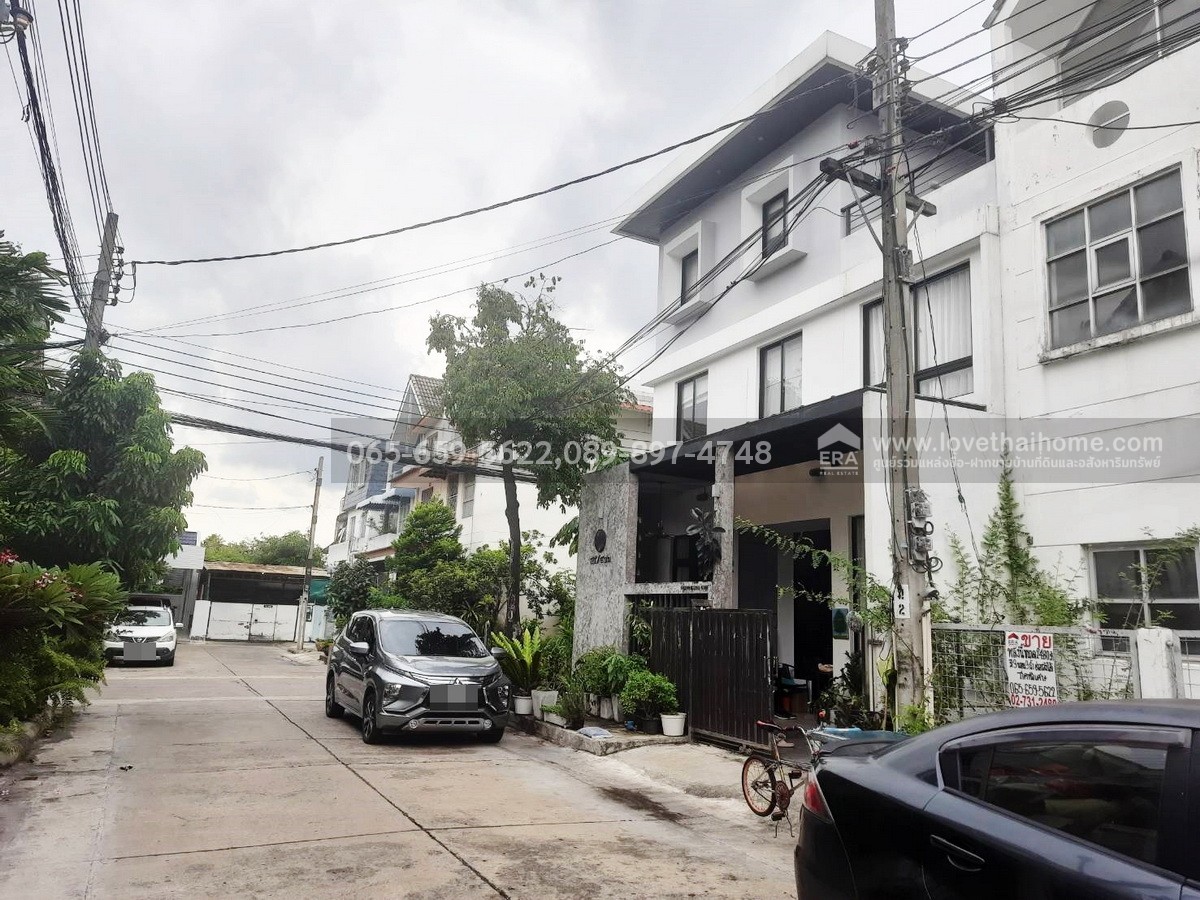 ขายทาวน์โฮม 3 ชั้น โครงการเมืองทองธานี 5 ถ.แจ้งวัฒนะ-ปากเกร็ด 33 (บอนด์สตรีท) นนทบุรี 24.8 ตร.วา ใกล้ MRT เมืองทอง และจุดขึ้น-ลงทางด่วนแจ้งวัฒนะ