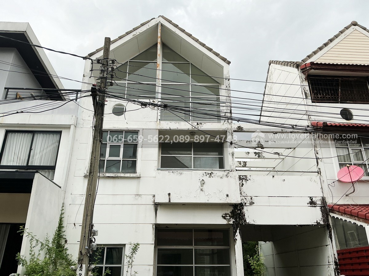 ขายทาวน์โฮม 3 ชั้น โครงการเมืองทองธานี 5 ถ.แจ้งวัฒนะ-ปากเกร็ด 33 (บอนด์สตรีท) นนทบุรี 24.8 ตร.วา ใกล้ MRT เมืองทอง และจุดขึ้น-ลงทางด่วนแจ้งวัฒนะ