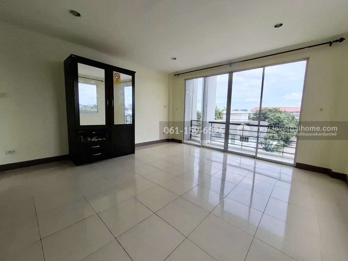 ขายตึกแถวมุม 4.5 ชั้น โครงการThe Color Living Townhome ศรีนครินทร์-วงแหวน สมุทรปราการ 32.2 ตร.วา ต่อเติมพื้นที่ด้านข้าง พร้อมอยู่