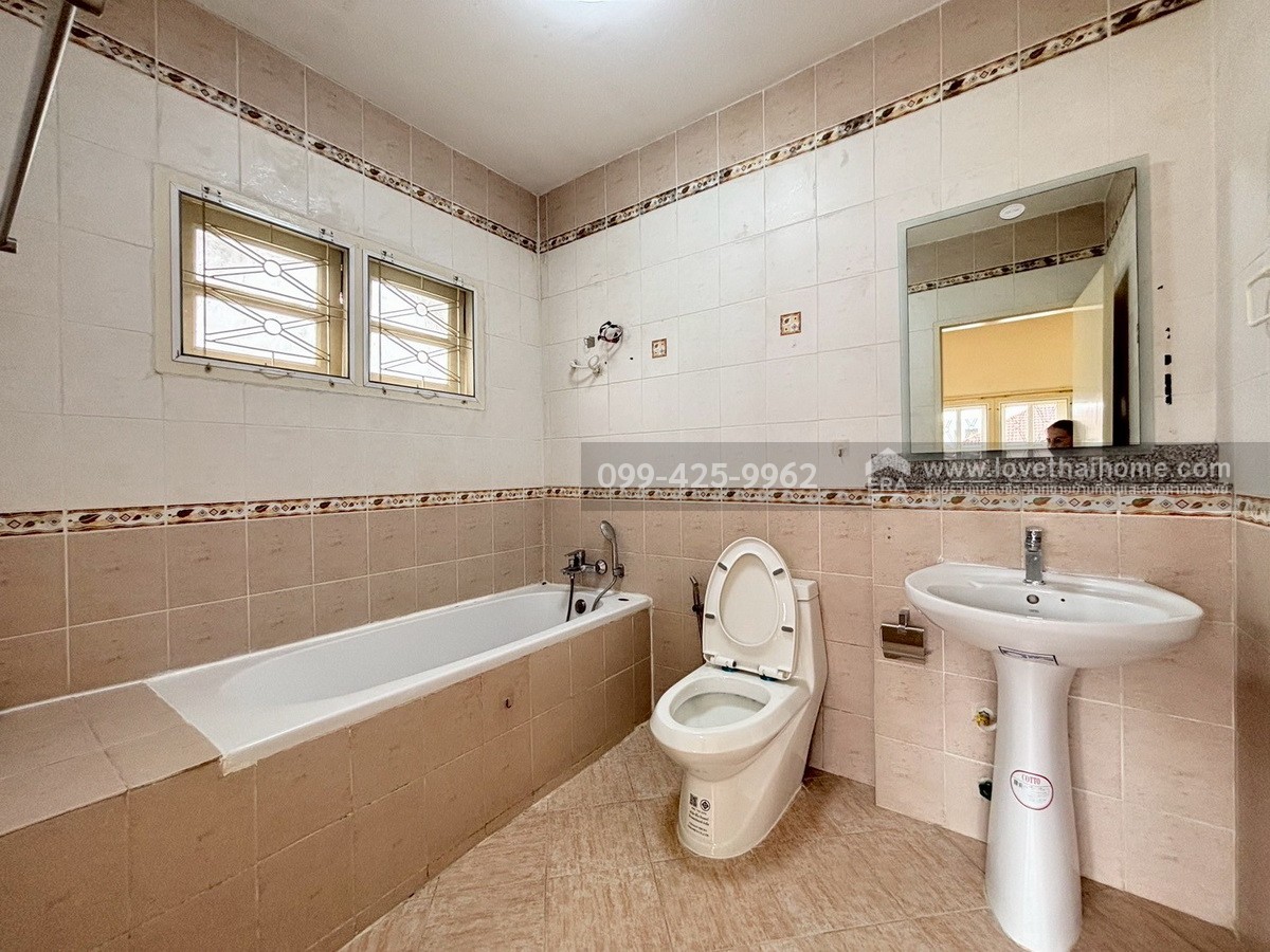  ขายบ้านเดี่ยว หมู่บ้านนวสิน ซ.โพธิ์แก้ว 3 ย่านลาดพร้าว-บางกะปิ 75.1 ตร.วา ใกล้ MRT ลาดพร้าว 101 เข้า-ออกได้ทั้ง ถ.ลาดพร้าว และเลียบทางด่วนรามอินทรา-อาจณรงค์ 