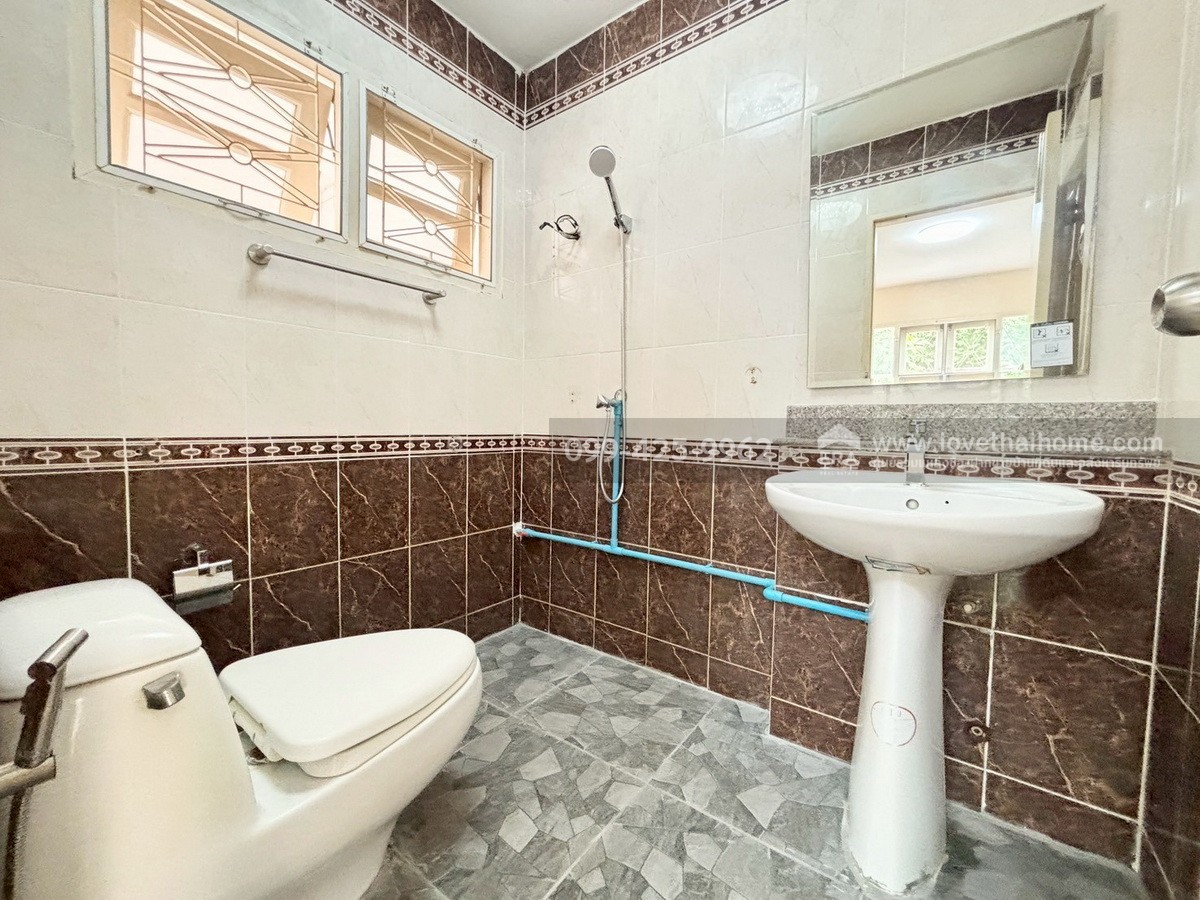  ขายบ้านเดี่ยว หมู่บ้านนวสิน ซ.โพธิ์แก้ว 3 ย่านลาดพร้าว-บางกะปิ 75.1 ตร.วา ใกล้ MRT ลาดพร้าว 101 เข้า-ออกได้ทั้ง ถ.ลาดพร้าว และเลียบทางด่วนรามอินทรา-อาจณรงค์ 