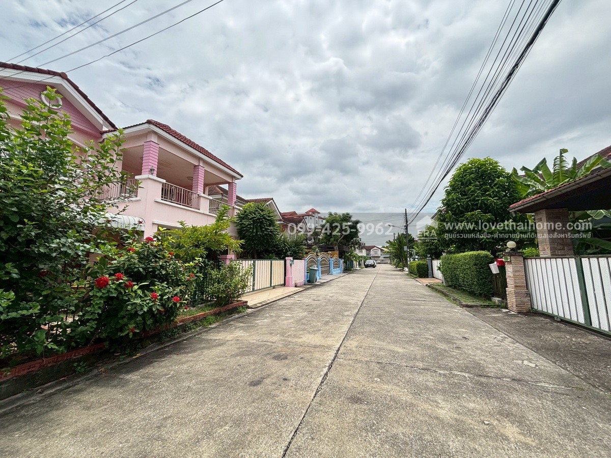  ขายบ้านเดี่ยว หมู่บ้านนวสิน ซ.โพธิ์แก้ว 3 ย่านลาดพร้าว-บางกะปิ 75.1 ตร.วา ใกล้ MRT ลาดพร้าว 101 เข้า-ออกได้ทั้ง ถ.ลาดพร้าว และเลียบทางด่วนรามอินทรา-อาจณรงค์ 