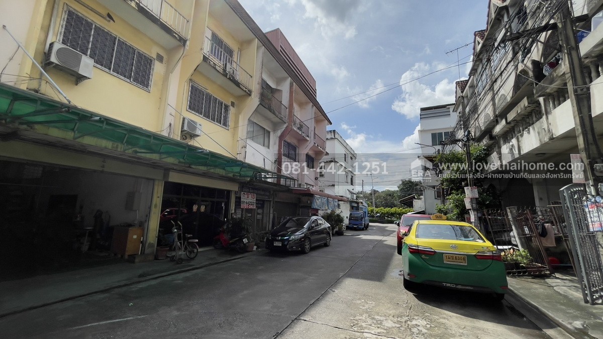 ขายตึกแถว3.5ชั้น ซอยเสรีไทย81 พื้นที่12ตรว. ขาย2.5ล้าน ห่างถนนเสรีไทยเพียงแค่40มตร ถ้าชอบต่อรองได้ค่ะ ขายตึกแถว3.5ชั้น ซอยเสรีไทย81 พื้นที่12ตรว. ขาย2.5ล้าน ห่างถนนเสรีไทยเพียงแค่40มตร ถ้าชอบต่อรองได้ค่ะ