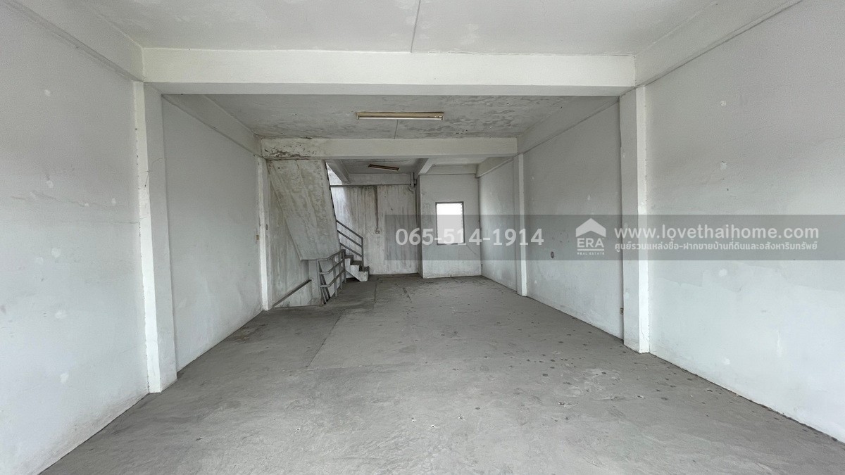 ขายด่วนตึกแถว 3.5 ชั้น หมู่บ้านสถาพร ถนนรังสิต-นครนายก คลอง4 เนื้อที่ 17.6 ตารางวา ราคา 2,200,000 บาท ติดถนนหลักของหมู่บ้าน ใกล้ทางด่วนพิเศษกาญจนาภิเษก (ฝั่งตะวันออก)