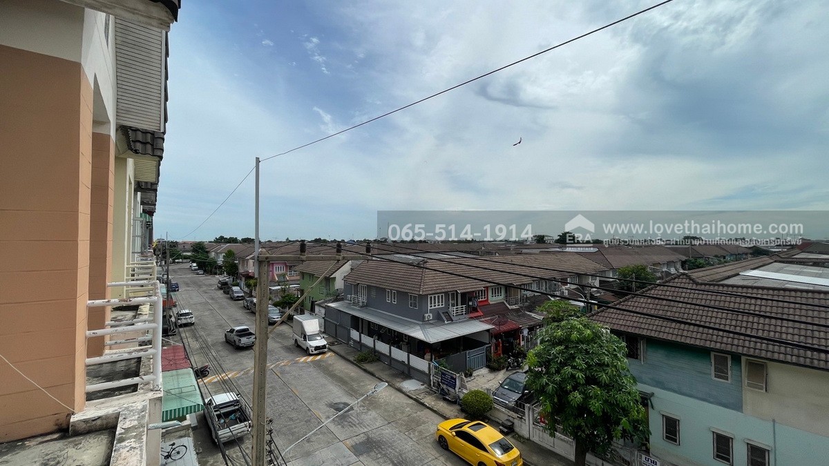 ขายด่วนตึกแถว 3.5 ชั้น หมู่บ้านสถาพร ถนนรังสิต-นครนายก คลอง4 เนื้อที่ 17.6 ตารางวา ราคา 2,200,000 บาท ติดถนนหลักของหมู่บ้าน ใกล้ทางด่วนพิเศษกาญจนาภิเษก (ฝั่งตะวันออก)
