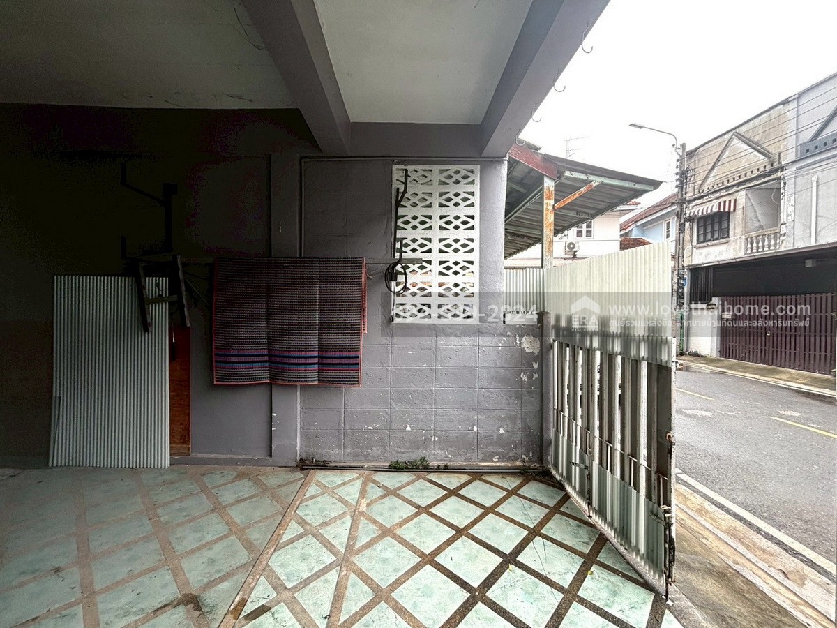 ขายทาวน์เฮ้าส์ราคาถูก หมู่บ้านอัมพร ไพศาล ถ.สุขาประชาสรรค์ 3 ปากเกร็ด นนทบุรี พื้นที่ 19 ตร.วา ใกล้รถไฟฟ้าสายสีชมพู-สถานีแยกปากเกร็ด