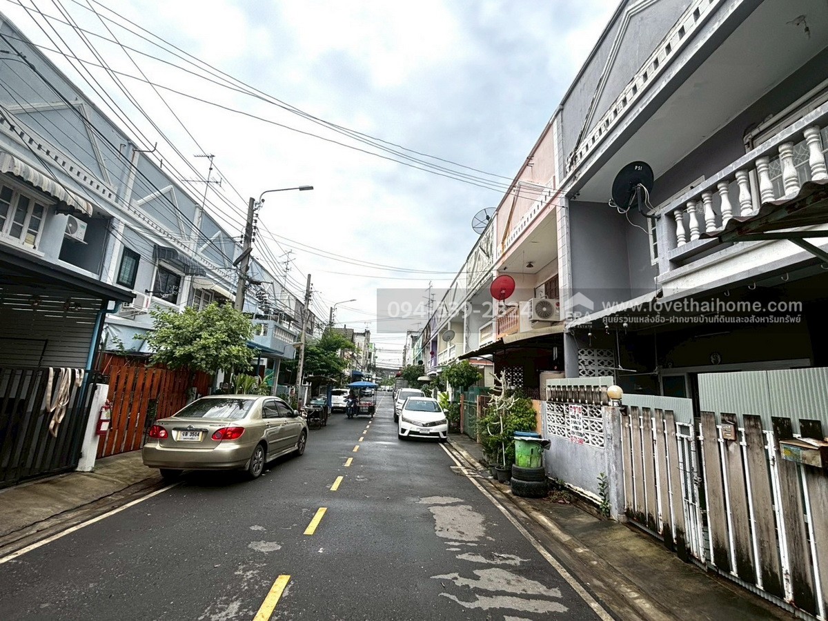 ขายทาวน์เฮ้าส์ราคาถูก หมู่บ้านอัมพร ไพศาล ถ.สุขาประชาสรรค์ 3 ปากเกร็ด นนทบุรี พื้นที่ 19 ตร.วา ใกล้รถไฟฟ้าสายสีชมพู-สถานีแยกปากเกร็ด