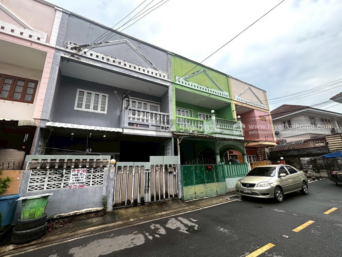 ขายทาวน์เฮ้าส์ราคาถูก หมู่บ้านอัมพร ไพศาล ถ.สุขาประชาสรรค์ 3 ปากเกร็ด นนทบุรี พื้นที่ 19 ตร.วา ใกล้รถไฟฟ้าสายสีชมพู-สถานีแยกปากเกร็ด