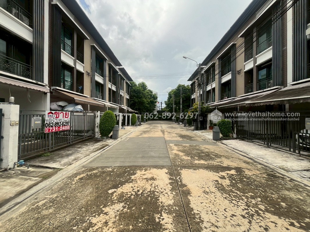 ขายด่วน! ทาวน์โฮม 3 ชั้น โครงการบ้านกลางเมือง นวมินทร์42 พื้นที่ 20 ตารางวา สวยพร้อมอยู่ ทำเลทอง กลางใจเมือง ขายต่ำกว่าราคาตลาด คุ้มค่าที่สุดในย่านนี้