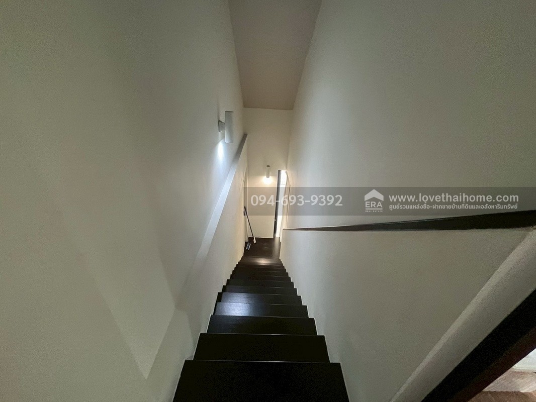 ขายทาวน์โฮม 3 ชั้น PLUME Watcharaphon-Ekkamai ประกอบธุรกิจได้เลย สวย พร้อมใช้งาน 2 คูหาติดกัน คูหาละ 22.5 ตรว. สามารถแยกขายได้ "ถูก" "คุ้ม" เพราะขายขาดทุนจริงๆ